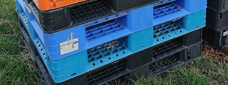 discover the most effective methods for cleaning plastic pallets